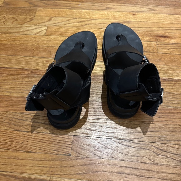 Sorel Women’s Roaming T-Strap Sandals in Black Leather - Picture 7 of 7